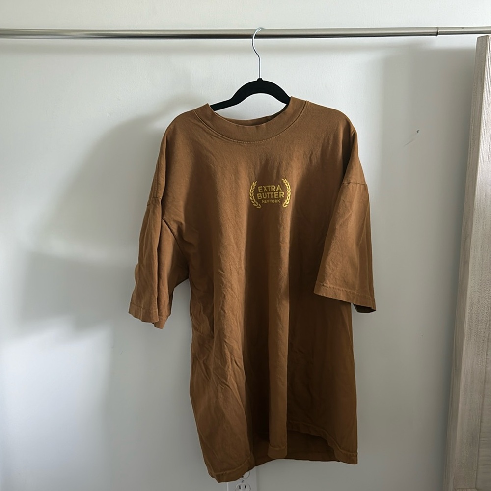 Extra butter tee in the color brown.